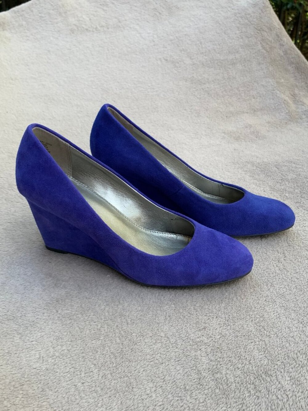 Bandolino Transpose Blue Suede Wedges Sz 7.5